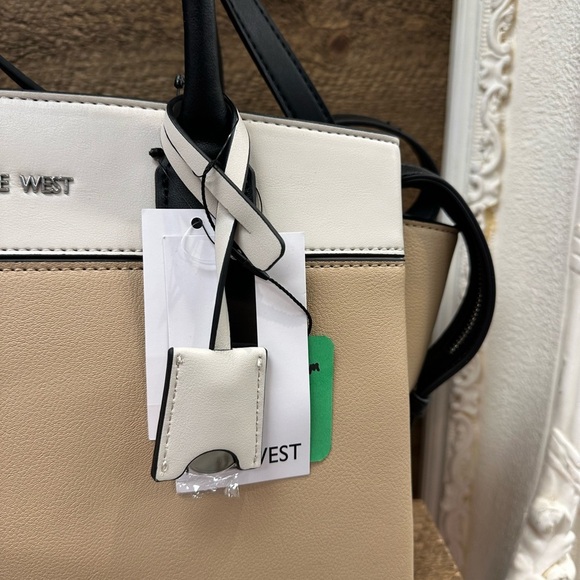 👜 Nine West Oaklynn Satchel - Khaki Multi - NWT - Picture 4 of 9